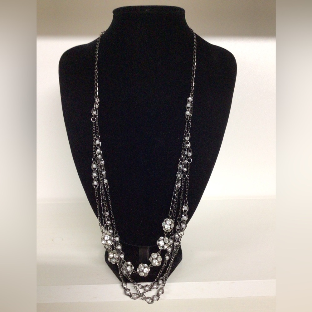 Layered necklace with pearls and jewels